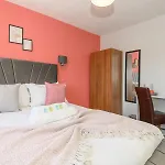 Lower Wortley 3 - Couples Haven With A Shared Kitchen - Pass The Keys