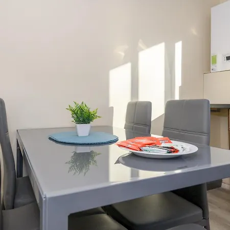 Apartment Lower Wortley 3 - Couples Haven With A Shared Kitchen - Pass The Keys Leeds (West Yorkshire)