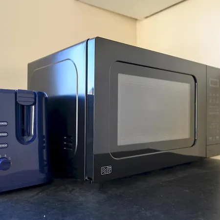 Lower Wortley 3 - Couples Haven With A Shared Kitchen - Pass The Keys *