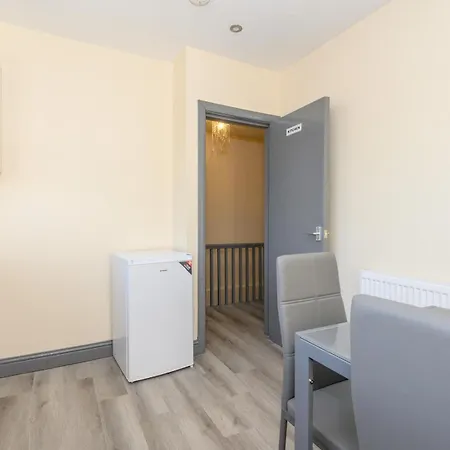 Lower Wortley 3 - Couples Haven With A Shared Kitchen - Pass The Keys Leeds (West Yorkshire)