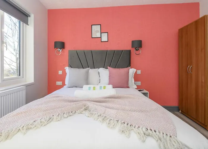 Lower Wortley 3 - Couples Haven With A Shared Kitchen - Pass The Keys 利兹