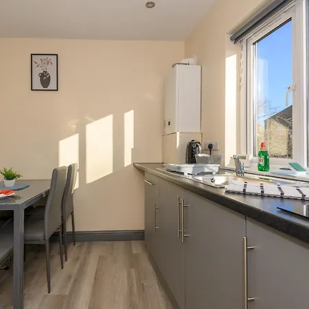 شقة Lower Wortley 3 - Couples Haven With A Shared Kitchen - Pass The Keys ليدز